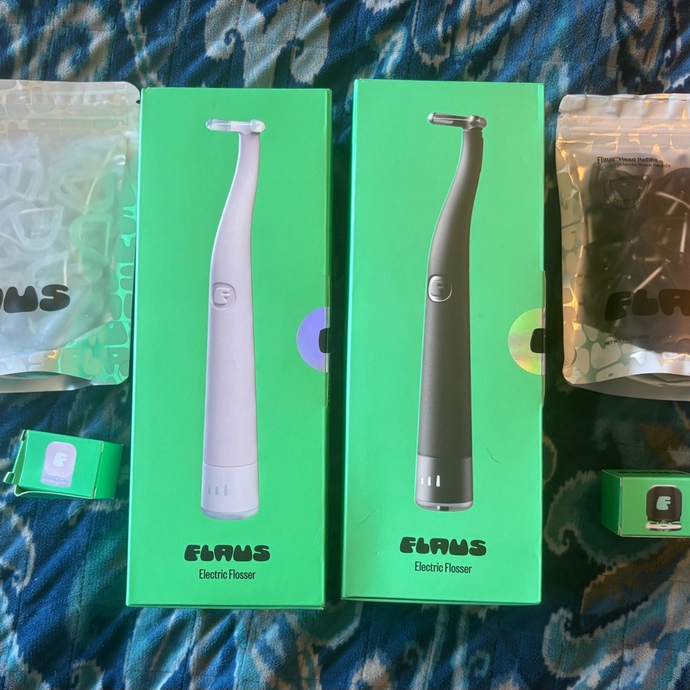 FLAUS Electric Flosser Set in Pink and Black